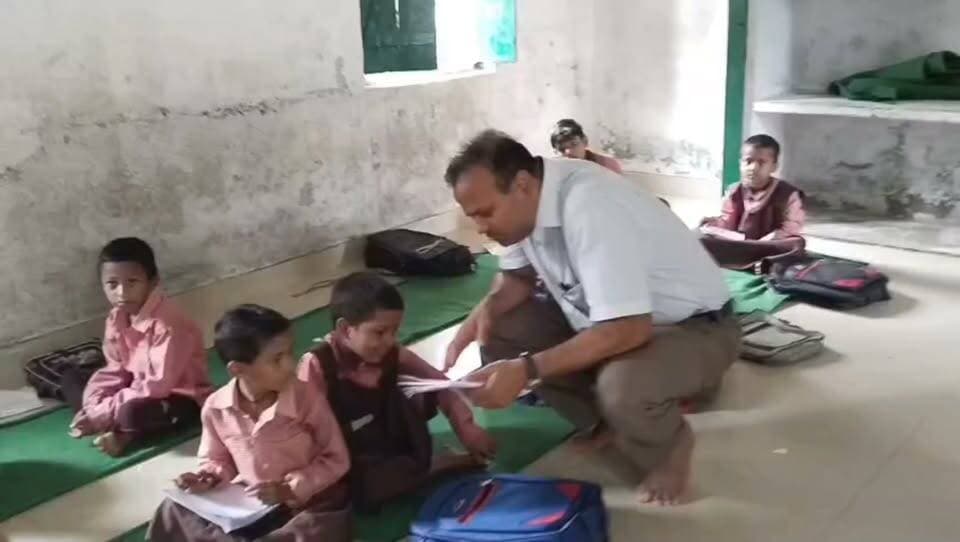 बच्चों के बीच जमीन पर बैठ गए डीएम, किताबें पढ़वाकर परखी शिक्षा की गुणवत्ता, प्राथमिक विद्यालय का औचक निरीक्षण, एमडीएम, शौचालय और साफ-सफाई व्यवस्था का लिया जायजा
https://abckhabar.in/?p=7679