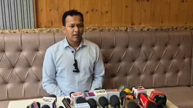 हमीरपुर ।। News123 ।। सुजानपुर भाजपा मंडल मीडिया प्रभारी नरेंद्र ठाकुर ने कांग्रेस नेता डॉ पुष्पेंद्र वर्मा के न्यरो सर्जन व विधायक डॉ जनक राज पर सवालों पर किया पलट बार दो बार के हारे व जनता की तरफ से नकारे डॉ जनक को न बताये क्या करना चाहिए क्या नहीं