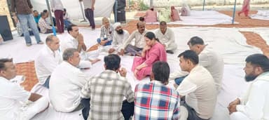 *शोकसभा में पहुंचकर दी श्रद्धांजलि*
गाँव सरावा निवासी श्री जयचंद सैन जी के स्वर्गीय भाई *श्री मदन लाल सैन* जी की शोकसभा में साढौरा की लोकप्रिय विधायक *श्रीमती रेनू बाला* जी पहुंचीं। उन्होंने शोकाकुल परिवार से मिलकर अपनी गहरी संवेदनाएं व्यक्त कीं तथा दिवंगत आत्मा की शांति के लिए ईश्वर से प्रार्थना की। इस दुःख की घड़ी में उन्होंने परिवार को ढांढस बंधाते हुए हरसंभव सहयोग का भरोसा दिलाया।