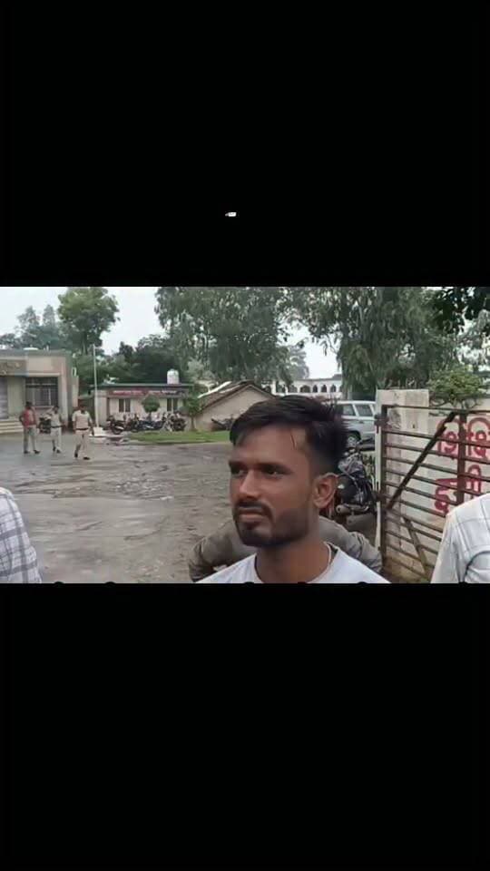अवैध शराब बंद करे सरकार उमरिया पान थाना पहुंच सौंपा ज्ञापन