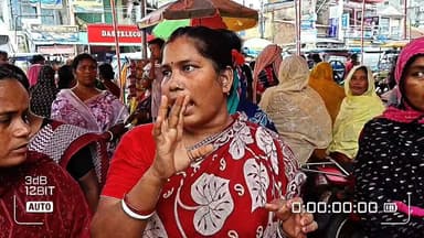 অন্নপূর্ণা যোজনার ৩০০০ টাকা না পেয়ে সাগর বিডিও অফিসের সামনে মহিলাদের বিক্ষোভ।
সাগর, দক্ষিণ ২৪ পরগনা: অন্নপূর্ণা যোজনার ৩০০০ টাকা এখনও ব্যাংক অ্যাকাউন্টে না পাওয়ার অভিযোগে সাগরের রুদ্রনগরে বিডিও অফিসের সামনে বিক্ষোভে সামিল হলেন একাধিক মহিলা। চলতি মাসের ১৭ আগস্ট থেকে রাজ্য সরকারের উদ্যোগে অন্নপূর্ণা যোজনার আওতায় উপভোক্তাদের ব্যাংক অ্যাকাউন্টে ৩০০০ টাকা দেওয়ার প্রক্রিয়া শুরু হয়েছে বলে জানা গিয়েছে।
সরকারি নির্দেশ অনুযায়ী ১৭ আগস্ট থেকে ২০ আগস্ট পর্যন্ত প্রকৃত উপভোক্তাদের অ্যাকাউন্টে এই টাকা পৌঁছে দেওয়ার কথা ছিল। সেই অনুযায়ী রাজ্যের বহু মহিলার অ্যাকাউন্টে টাকা জমা পড়লেও অভিযোগ, এখনও কিছু সংখ্যক উপভোক্তা এই সুবিধা থেকে বঞ্চিত রয়েছেন।
বিক্ষোভকারী মহিলাদের অভিযোগ, অনলাইনে স্ট্যাটাস চেক করতে গিয়ে কারও কারও ক্ষেত্রে পুনরায় ভেরিফিকেশনের বার্তা দেখাচ্ছে। আবার অনেকেই দাবি করেছেন, গত মাসে তাঁরা এই প্রকল্পের টাকা পেলেও চলতি মাসে এখনও তাঁদের অ্যাকাউন্টে টাকা জমা পড়েনি। এই সমস্যার সমাধানের দাবিতেই এদিন তাঁরা সাগর রুদ্রনগর বিডিও অফিসের সামনে বিক্ষোভ দেখান।
পরিস্থিতি একসময় উত্তপ্ত হয়ে উঠলে ঘটনাস্থলে পৌঁছায় সাগর থানার পুলিশ। পুলিশ পরিস্থিতি নিয়ন্ত্রণে আনে। পরে সমস্যা সমাধানের লক্ষ্যে বিডিও অফিসের পক্ষ থেকে বিক্ষোভকারী মহিলাদের তথ্য ও নথি যাচাই বা ভেরিফিকেশনের কাজ শুরু করা হয়।
এখন প্রশাসনের এই যাচাই প্রক্রিয়ার পর কবে বাকি উপভোক্তাদের অ্যাকাউন্টে অন্নপূর্ণা যোজনার ৩০০০ টাকা পৌঁছায়, সেদিকেই তাকিয়ে রয়েছেন বিক্ষোভকারী মহিলারা।
#gangasagar #sagarbdooffice #annopurnarbhandar #westbangalgov #sagardwip #news #banglanews
গঙ্গাসাগর বেলাভূমি.com