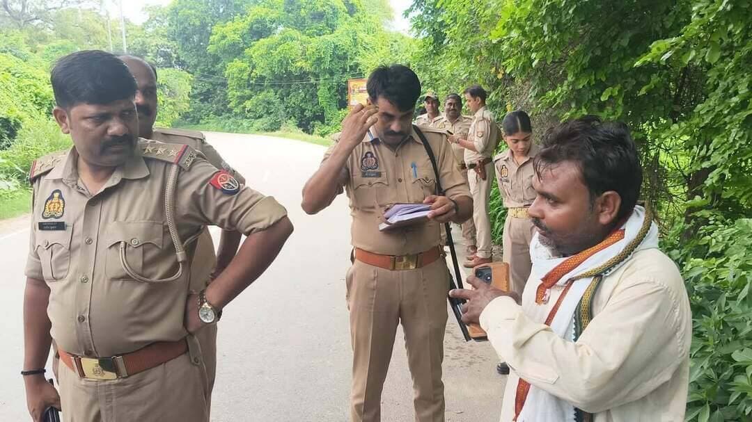 लूट की फर्जी सूचना पर हलाकान हुई पुलिस
छिनैती की सूचना से मचा हड़कंप, मौके पर पहुंची पुलिस तो जांच में मिली फर्जी छिनैती की कहानी
लाइनमैन बोला- बाइक सवारों ने लूटे 50 हजार, पुलिस की पूछताछ और जांच में फर्जी निकली घटना
पुलिस के मुताबिक रेलवे फाटक बंद था, भीड़ मौजूद थी... फिर कैसे हुए 50 हजार की छनैती?
जिस जगह बताई छिनैती, वहां था भारी जमावड़ा... CCTV आदि से हुआ खुलासा
नशे में प्राइवेट लाइनमैन, 50 हजार की छिनैती और बंद रेलवे फाटक... रहस्य से उठा पर्दा