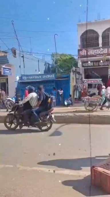 *Sitamarhi शहर के मेहसौल थाना क्षेत्र के रेलवे स्टेशन रोड में सड़क पर खुलेआम जिस्मफरोशी का कारोबार ! पुलिस मौन, देखें वीडियो..*.
#nepal #news #amnewsmona #amnewsmona #viral #bujurg #highlights #fb #tranding #Live #sarojraja #darbhanga_mithila #SAROJRAJA #emergencyexit #makeuphack #SAROJRAJA
