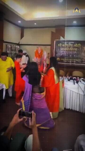 Delhi में Press Club of India के दफ्तर में हुई PM Narendra Modi के कटआउट की पूजा!