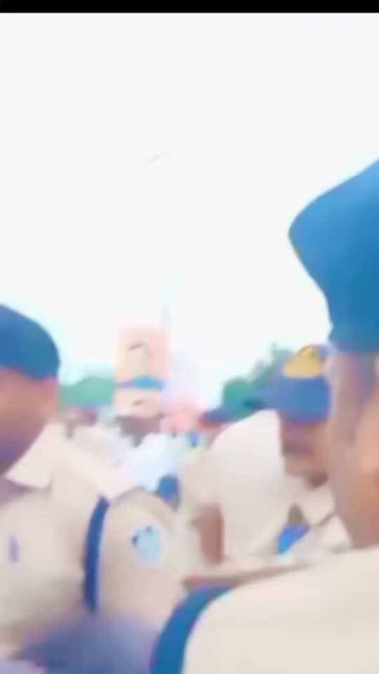 टीकमगढ़ में मुख्यमंत्री कार्यक्रम जनसंवाद अयोजन स्थल बाहर एक व्यक्ति ने जहर खाया एक ने पेट्रोल डाल कर आग लगाने की कोशिश की
कानून व्यवस्था पर बड़ा सवाल मुख्यमंत्री को समझना होगा जिले में
आदमी इतना परेशान है जीवन समाप्त करने कीओर बढ़ रहा
निवाड़ी जिले में भी ऐसा ही है