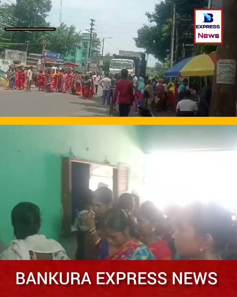 বড়জোড়ায় ক্ষনেকের, পথ অবরোধ মহিলাদের অন্নপূর্ণা যোজনা টাকা না মেলায়।