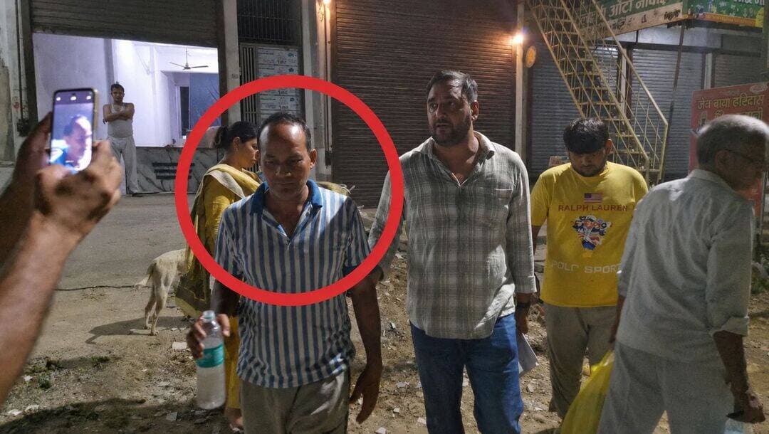 ACB की रेड देख थाने की छत से कूदा SI, पैर टूटा See More...