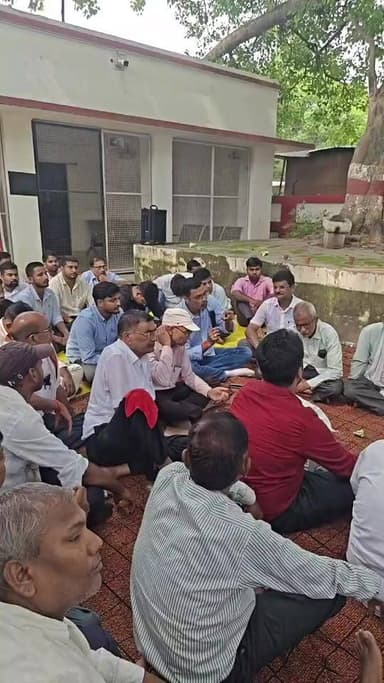 अयोध्या जनपद में लेखपालों का धरना प्रदर्शन...
#reelsviralシ #reelsviral #reelsvideoシ #viralpost #viralreels #viral #videoviral #PostViral #Lekhpal #strike #ayodhya Awadh News24 MYogiAdityanath Akhilesh Yadav Audhesh Prasad Jitendra K. Singh Pawan Pandey Gorakhnath Baba Surya Pratap Singh