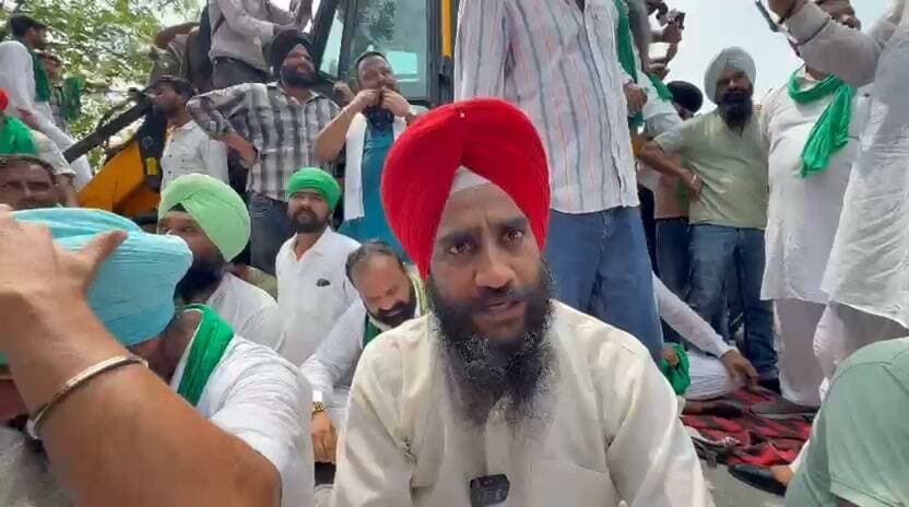 किसान नेता ने कहा कि किसानों की तीन मुख्य मांगे हैं
किसानों को 300 यूनिट बिजली फ्री करने, किसानों को जमीन पर मालिकाना हक दिए जाने की मांग को लेकर तीन दिवसीय धरना शुरू