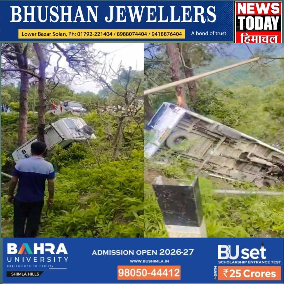 शाहतलाई में प्रतिबंधित मार्ग पर गिरी पंजाब नंबर की टेंपो ट्रैवलर, बड़ा हादसा टला
हमीरपुर। बाबा बालक नाथ मंदिर शाहतलाई में उस समय बड़ा हादसा टल गया, जब मंदिर के प्रतिबंधित मार्ग पर पंजाब नंबर की एक टेंपो ट्रैवलर अचानक नीचे जा गिरी। बताया जा रहा है कि श्रद्धालु बाबा बालक नाथ मंदिर में माथा टेकने के लिए पहुंचे थे।
हादसे के वक्त टेंपो ट्रैवलर में कोई श्रद्धालु सवार नहीं था, जिसके चलते किसी तरह की जनहानि नहीं हुई। हालांकि वाहन को नुकसान पहुंचा है।
घटना के बाद मौके पर लोगों की भीड़ जुट गई। गनीमत रही कि हादसे के समय ट्रैवलर खाली थी, अन्यथा बड़ा हादसा हो सकता था। घटना के कारणों का अभी पता नहीं चल पाया है।
न्यूज टुडे हिमाचल