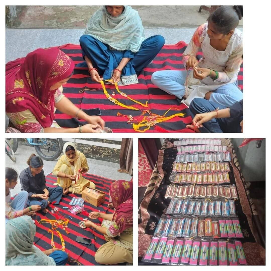 *The SaharanpurVoice/News7*
*सच्चाई के साथ हरदम*
*👉🏾👉🏾राखी के धागों से महिलाओं ने बुनी आत्मनिर्भरता की नई कहानी!!*
*👉🏾👉🏾स्वयं सहायता समूह की महिलाओं ने बदली तकदीर, राखी बनाकर कमा रहीं 6 से 10 हजार रुपये!!*
_सहारनपुर। विकासखंड नागल की ग्राम पंचायत शिवपुर में स्वयं सहायता समूह की महिलाएं राखी निर्माण के जरिए आत्मनिर्भरता की नई मिसाल पेश कर रही हैं। जिलाधिकारी अरविन्द कुमार चौहान के निर्देशन एवं मुख्य विकास अधिकारी सुमित राजेश महाजन के मार्गदर्शन में शक्ति स्वयं सहायता समूह की महिलाओं को राखी बनाने का प्रशिक्षण दिया गया।ब्लॉक मिशन मैनेजर नाजिया के सहयोग से प्रशिक्षण प्राप्त करने के बाद महिलाएं मिलकर आकर्षक और रंग-बिरंगी राखियां तैयार कर रही हैं। समूह की महिलाएं स्वयं सहायता समूह से ऋण लेकर सहारनपुर की थोक मंडी से कच्चा माल खरीदती हैं और करीब 10 दिनों की मेहनत के बाद प्रत्येक महिला को लगभग 6 हजार से 10 हजार रुपये तक का लाभ प्राप्त हो रहा है।राखी निर्माण के इस कार्य से महिलाओं की आय में बढ़ोतरी होने के साथ-साथ उनका आत्मविश्वास भी मजबूत हुआ है। महिलाएं परिवार की आर्थिक स्थिति को बेहतर बनाने में सक्रिय योगदान दे रही हैं और स्वरोजगार के माध्यम से आत्मनिर्भरता की दिशा में आगे बढ़ रही हैं!!!_