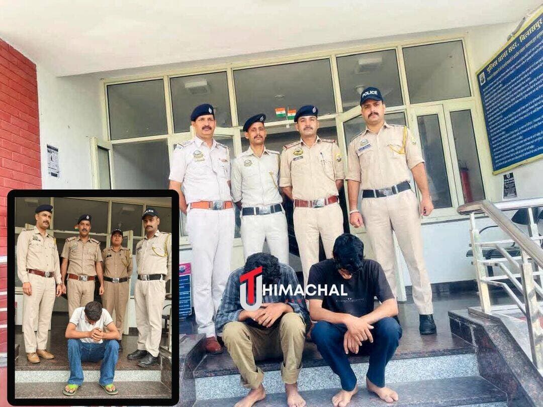 बिलासपुर पुलिस की बड़ी कार्रवाई: 17.88 ग्राम चिट्टे के मामले में फॉरवर्ड लिंक से तीसरा आरोपी निखिल कुमार गिरफ्तार
बिलासपुर पुलिस के नशा विरोधी अभियान के तहत चिट्टा तस्करी के एक मामले में फॉरवर्ड लिंक की जांच करते हुए तीसरे आरोपी को गिरफ्तार किया गया है।
दिनांक 16 अगस्त 2026 को स्पेशल डिटेक्शन टीम बिलासपुर ने राजेन्द्र कुमार और सुमन कुमार से 17.88 ग्राम चिट्टा/हेरोइन बरामद की थी। इस संबंध में थाना सदर में अभियोग संख्या 200/2026, दिनांक 17.08.2026 के तहत धारा 21 एवं 29 एनडीपीएस एक्ट में मामला दर्ज किया गया था।
मामले की जांच के दौरान पुलिस ने बरामद चिट्टे के फॉरवर्ड लिंक को खंगाला। जांच में मोटरसाइकिल के मालिक निखिल कुमार (29) पुत्र स्व. राकेश, निवासी गांव एवं डाकघर टिक्कर, तहसील बल्ह, जिला मंडी की संलिप्तता सामने आई।
पुलिस ने निखिल कुमार को 20 अगस्त 2026 को धारा 29 एनडीपीएस एक्ट के तहत गिरफ्तार किया है। पुलिस अब सप्लाई चेन से जुड़े अन्य लिंक की जांच कर रही है।
<nis:link nis:type=tag nis:id=bilaspur nis:value=Bilaspur nis:enabled=true nis:link/> <nis:link nis:type=tag nis:id=bilaspurpolice nis:value=BilaspurPolice nis:enabled=true nis:link/> <nis:link nis:type=tag nis:id=chitta nis:value=Chitta nis:enabled=true nis:link/> <nis:link nis:type=tag nis:id=heroin nis:value=Heroin nis:enabled=true nis:link/> <nis:link nis:type=tag nis:id=ndpsact nis:value=NDPSAct nis:enabled=true nis:link/> <nis:link nis:type=tag nis:id=drugbust nis:value=DrugBust nis:enabled=true nis:link/> <nis:link nis:type=tag nis:id=drugtrafficking nis:value=DrugTrafficking nis:enabled=true nis:link/> <nis:link nis:type=tag nis:id=forwardlinkage nis:value=ForwardLinkage nis:enabled=true nis:link/> <nis:link nis:type=tag nis:id=nashavirodhiabhiyan nis:value=NashaVirodhiAbhiyan nis:enabled=true nis:link/> <nis:link nis:type=tag nis:id=drugfreehimachal nis:value=DrugFreeHimachal nis:enabled=true nis:link/> <nis:link nis:type=tag nis:id=himachalpolice nis:value=HimachalPolice nis:enabled=true nis:link/> <nis:link nis:type=tag nis:id=policeaction nis:value=PoliceAction nis:enabled=true nis:link/> <nis:link nis:type=tag nis:id=crimenews nis:value=CrimeNews nis:enabled=true nis:link/> <nis:link nis:type=tag nis:id=bilaspurnews nis:value=BilaspurNews nis:enabled=true nis:link/> <nis:link nis:type=tag nis:id=mandi nis:value=Mandi nis:enabled=true nis:link/> <nis:link nis:type=tag nis:id=himachalnews nis:value=HimachalNews nis:enabled=true nis:link/> <nis:link nis:type=tag nis:id=himachalpradesh nis:value=HimachalPradesh nis:enabled=true nis:link/> <nis:link nis:type=tag nis:id=uthimachal nis:value=UTHimachal nis:enabled=true nis:link/> <nis:link nis:type=tag nis:id=uniquetodaynews nis:value=UniqueTodayNews nis:enabled=true nis:link/> <nis:link nis:type=tag nis:id=hpnews nis:value=HPNews nis:enabled=true nis:link/> <nis:link nis:type=tag nis:id=himachalupdate nis:value=HimachalUpdate nis:enabled=true nis:link/> <nis:link nis:type=tag nis:id=nashamukthimachal nis:value=NashaMuktHimachal nis:enabled=true nis:link/>