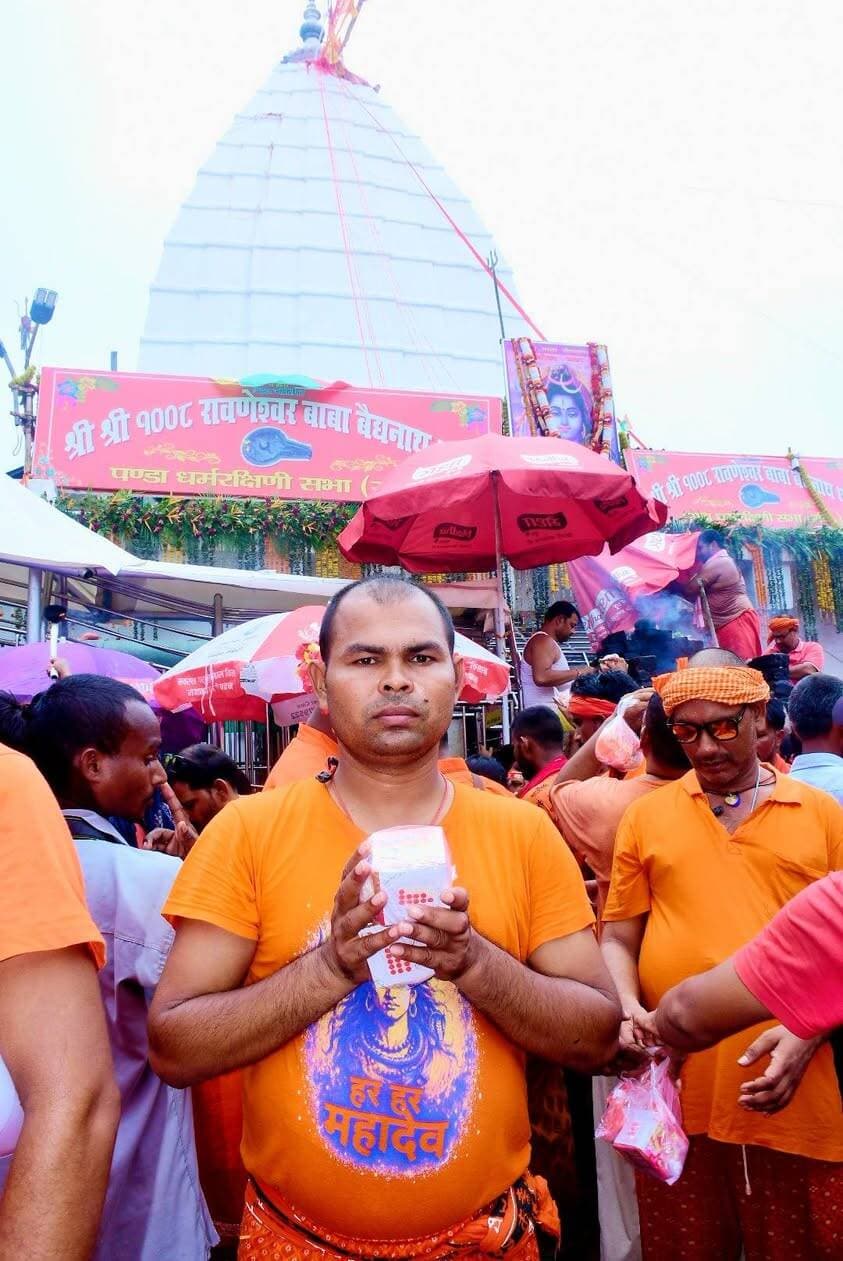 श्री श्री 1008 रावणेश्वर बाबा
बैद्यनाथ धाम देवघर।
जलाभिषेक कर पूजा अर्चना किया।
पूरे परिवार लोगों के आशीर्वाद लिये।
प्रेम से बोलो हर हर महादेव।
#महादेव #मंदिर #बैद्यनाथ #धाम #देवघर #झारखंड #जल
#जलाभिषेक #follower #followerseveryone