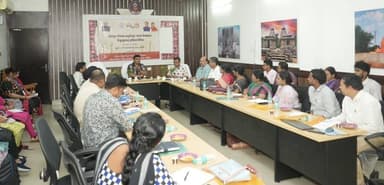 ବୌଦ୍ଧରେ ଯୌତୁକ ନିରୋଧ ଆଇନ ସମ୍ପର୍କିତ ଜିଲ୍ଲା ସ୍ତରୀୟ ପ୍ରଶିକ୍ଷଣ ଶିବିର ଅନୁଷ୍ଠିତ
ବୌଦ୍ଧ ଜିଲ୍ଲାପାଳଙ୍କ କାର୍ଯ୍ୟାଳୟ ମିନି ସମ୍ମିଳନୀ କକ୍ଷରେ ଜିଲ୍ଲାପାଳ ଶ୍ରୀ ବିଭୂତି ଭୂଷଣ ନାୟକଙ୍କ ଅଧ୍ୟକ୍ଷତାରେ ‘ଯୌତୁକ ନିରୋଧ ଆଇନ, ୧୯୬୧’ ସମ୍ପର୍କିତ ଏକ ଦିବସୀୟ ପ୍ରଶିକ୍ଷଣ କାର୍ଯ୍ୟକ୍ରମ ସଫଳତାର ସହ ସମ୍ପନ୍ନ ହୋଇଯାଇଛି
#BoudhNews #DowryProhibitionAct #AwarenessCamp #OdishaNews #WomenEmpowerment