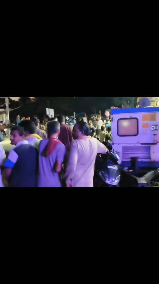 चिंतपूर्णी ।। News123 ।। लंगर स्थल के पास एंबुलेंस फंसने पर पुलिस और लंगर कर्मचारियों में बहस