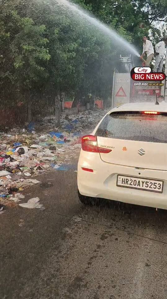 🔥 सरकार का गजब तरीका! 😲
🗑️ कचरे की हो रही है कड़ी रखवाली 👀
🚨 ताकि कोई उसमें आग न लगा दे! 🔥❌