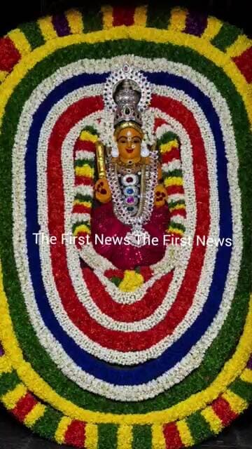 வரலட்சுமி நோன்பை முன்னிட்டு திருவப்பூர் மாரியம்மன் மகாலட்சுமி அலங்காரத்தில் சேவை சாதித்தார்
