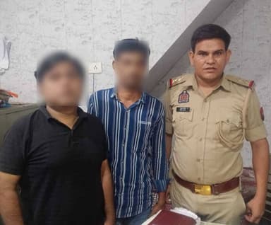 फिरोजाबाद SSP के अभियान में 39 शिकायतों का मौके पर निस्तारण
फिरोजाबाद। जनशिकायतों के तेजी से निस्तारण हेतु SSP आदित्य लांग्हे के निर्देशन में विशेष अभियान चल रहा है। अभियान के नोडल ASP ग्रामीण हैं, पर्यवेक्षण ASP ग्रामीण / ASP नगर कर रहे हैं।
- सभी CO अपने सर्किल में 01 स्थान व सभी थाना प्रभारी अपने क्षेत्र में 02 स्थानों पर प्रतिदिन मौके पर जाकर निस्तारण करेंगे।
- 21-08-2026 को कुल 39 शिकायतों का मौके पर निस्तारण किया गया।
- पुलिस शिकायतकर्ता के घर जाकर स्थलीय निरीक्षण कर दोनों पक्षों का फीडबैक लेकर समाधान कर रही है।
- अब शिकायतकर्ता को बार-बार थाने या पुलिस ऑफिस के चक्कर नहीं लगाने पड़ेंगे।
#Firozabad_Police #SSP #IGRS #DDM_News @highlight