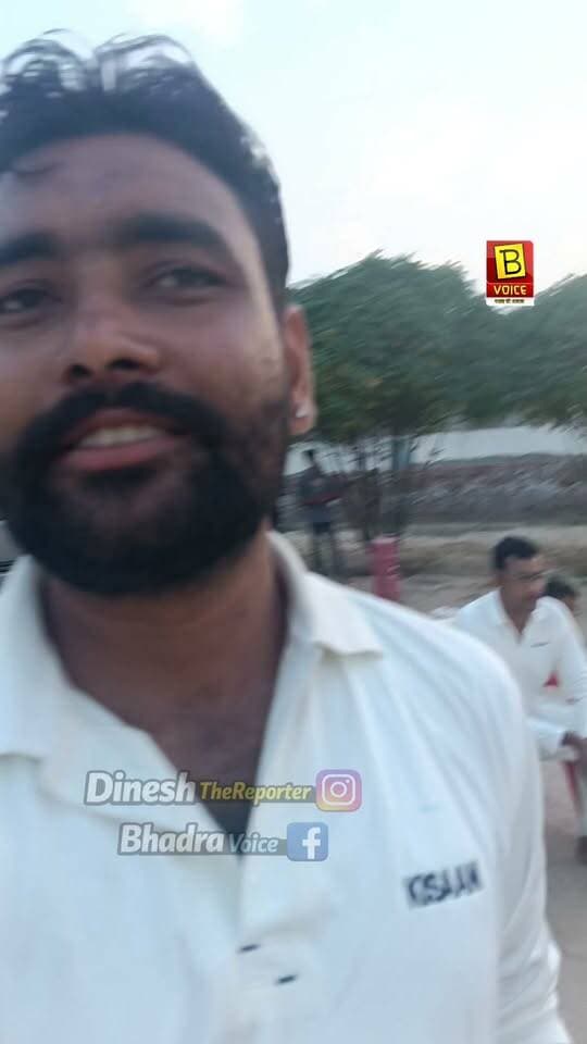 भादरा मीडिया किंग्स टीम ने किंग्स ऑफ नोहर को 5 विकेट से हराया
ललाना 21 अगस्त शुक्रवार
मीडिया प्रीमियर लीग सीजन 2 के चौथे ओर रोमांचक मुकाबले में भादरा मीडिया किंग्स टीम ने अपना पहला मैच जीतकर अगले राउंड में प्रवेश कर लिया है । टॉस जीतकर पहले बल्लेबाजी करते हुए किंग्स ऑफ नोहर ने निर्धारित 8 ओवर में 67 रनो का लक्ष्य दिया । भादरा मीडिया किंग्स की ओर से कुलदीप बेनीवाल 2 विकेट , अमित कुमार 3 विकेट , पवन कुमार 2 विकेट , रामस्वरूप कामड़ 1 विकेट लेकर सभी गेंदबाजों ने शानदार गेंदबाजी करते हुए लक्ष्य को सीमित रखा । बाद में बल्लेबाजी करते हुए भादरा मीडिया किंग्स की ओर से अमित कुमार , अदरिश जेनान , सत्यवान वर्मा ने अच्छी बल्लेबाजी करते हुए टिम को जीत दिला दी । रविन्द्र मेहरा , अजय महला , रफीक , दिनेश राजपूत ने फील्डिंग में शानदार प्रदर्शन किया । बढ़िया प्रदर्शन के लिए कुलदीप बेनीवाल को मेन ऑफ दा मैच ओर खेल भावना के लिए कप्तान मन्दरूप सिंह को सम्मानित किया गया । टिम के साथ रहे डी के शर्मा , विष्णु नेगी ओर महेंद्र वर्मा ने स्पोर्ट किया ओर मैनेजमेंट में शानदार भूमिका निभाई । सभी खिलाड़ियों ने भादरा मिडिया किंग्स टीम के स्पोंसर भामाशाह व्यवसाई सुरेन्द्र बेनीवाल सूरतपुरा का धन्यवाद आभार व्यक्त किया । इस मौके पर खिलाड़ियों की हौसला अफजाई के लिए चमड़ा वाला ग्रुप के सीईओ कुलदीप छींपा ओर राजस्थान स्पोर्ट्स बुक के ऑनर सुरेश सहारण का आभार व्यक्त किया गया । पूरी टीम ने ललाना गांव ओर नोहर पत्रकार संघ आयोजन कमेटी का भी आभार जताया ।