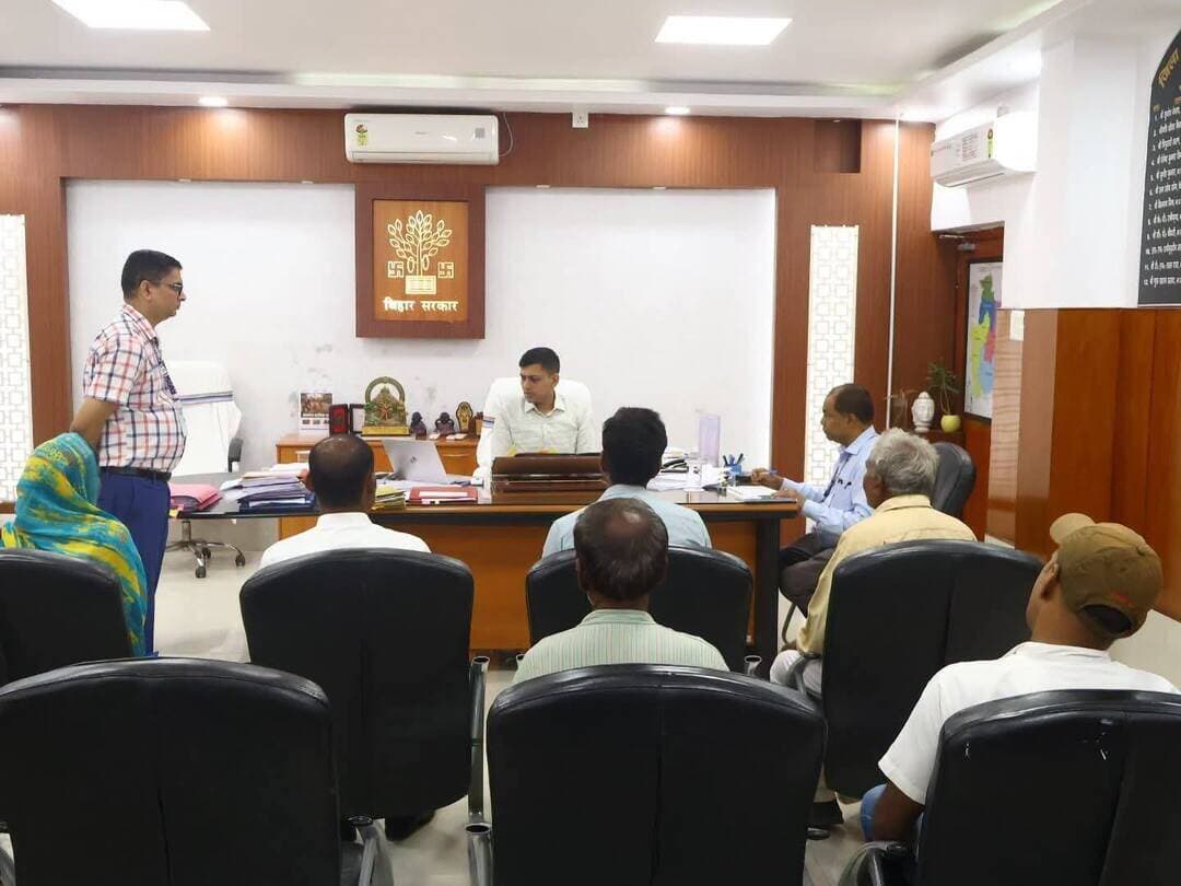 11 मामलों पर सुनवाई, DM ने दिए कड़े निर्देश।
बांका में लोक शिकायतों की सुनवाई के दौरान 11 मामलों का त्वरित निष्पादन, अधिकारियों को कार्रवाई और रिपोर्ट देने के निर्देश। RTPS की द्वितीय अपील में भी आवेदिका को प्रमाण पत्र जारी।
<nis:link nis:type=tag nis:id=banka nis:value=Banka nis:enabled=true nis:link/> <nis:link nis:type=tag nis:id=bihar nis:value=Bihar nis:enabled=true nis:link/> <nis:link nis:type=tag nis:id=lokshikayat nis:value=LokShikayat nis:enabled=true nis:link/> <nis:link nis:type=tag nis:id=dmbanka nis:value=DMBanka nis:enabled=true nis:link/> <nis:link nis:type=tag nis:id=anshulagarwal nis:value=AnshulAgarwal nis:enabled=true nis:link/> <nis:link nis:type=tag nis:id=publicgrievance nis:value=PublicGrievance nis:enabled=true nis:link/> <nis:link nis:type=tag nis:id=मैंहूंबांका nis:value=मैंहूंबांका nis:enabled=true nis:link/>