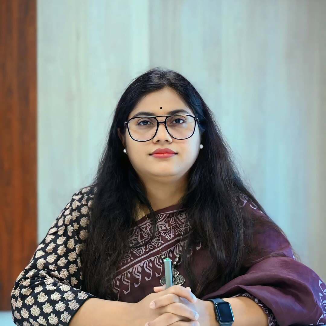 वन, खनिज, उद्योग एवं श्रम विभाग की समीक्षा
कलेक्टर श्रीमती रेना जमील ने विभागीय योजनाओं, राजस्व वृद्धि एवं विकास कार्यों की समीक्षा कर प्रभावी कार्ययोजना के साथ लक्ष्यपूर्ति के निर्देश दिए।
श्रमिकों का शत-प्रतिशत पंजीयन व ई-केवाईसी, पात्र बच्चों को मुख्यमंत्री नौनिहाल छात्रवृत्ति योजना का लाभ, वन संरक्षण एवं जल संरक्षण गतिविधियों की निगरानी तथा स्थानीय रोजगार-स्वरोजगार के अवसर बढ़ाने पर जोर दिया।
#Surajpur #SurajpurDistrict #DistrictAdministration #GovernmentOfChhattisgarh
@chhattisgarhcmo @dpr.chhattisgarh @rena_jamil_ias