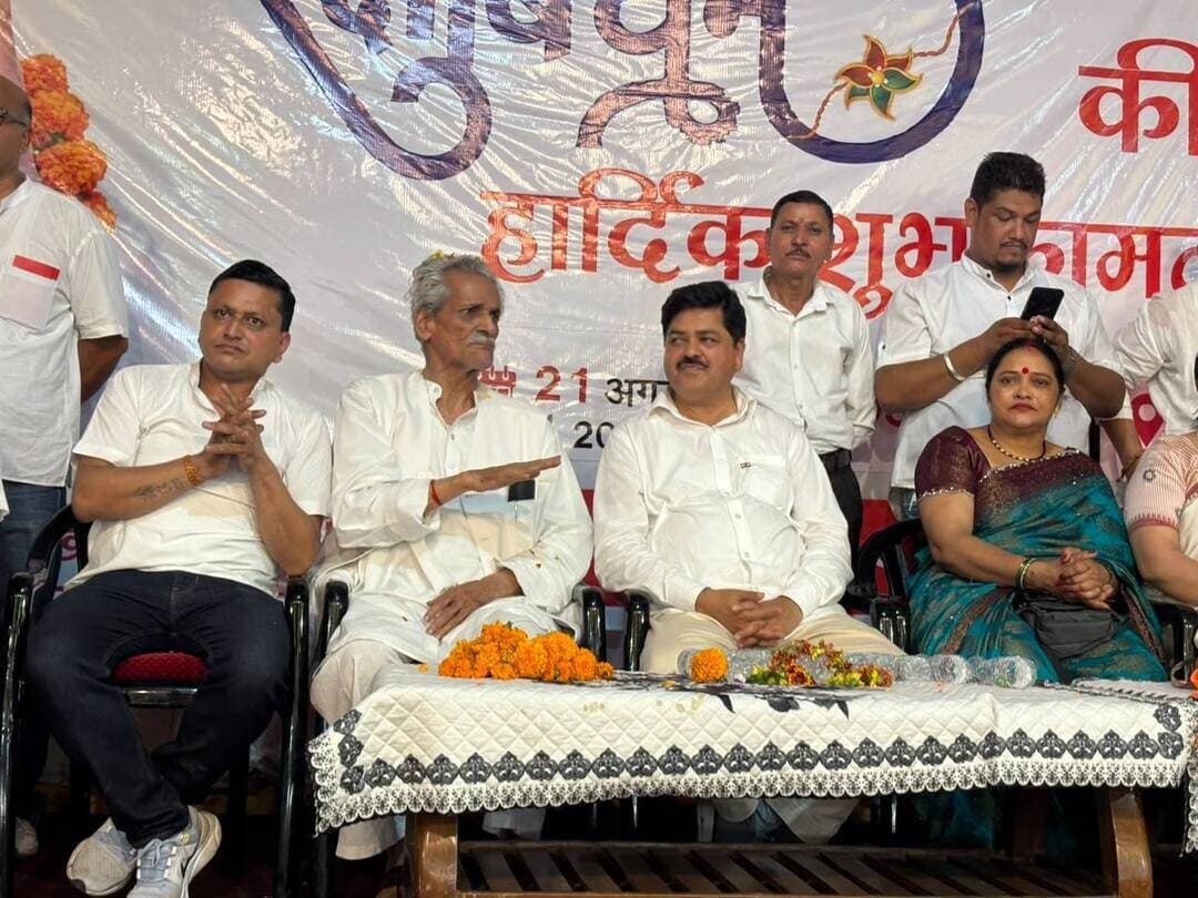 कांग्रेस के कार्यक्रम में पूर्व नगर पालिका अध्यक्ष मोहनलाल जैन की मौजूदगी से गरमाई श्रीनगर की सियासत...see more
