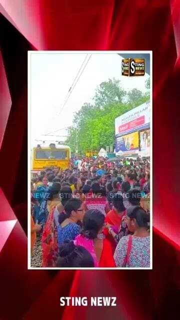 অন্নপূর্ণা যোজনার টাকা না পাওয়ায় বিরাটিতে মহিলাদের ট্রেন অবরোধ
