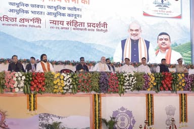ন্যায় সংহিতা প্রদর্শনীতে কেন্দ্রীয় স্বরাষ্ট্রমন্ত্রী অমিত শাহ এর সঙ্গে মুখ্যমন্ত্রী শুভেন্দু অধিকারী ও উত্তরবঙ্গ উন্নয়ন মন্ত্রী নিশিথ প্রামানিক...
#BJP