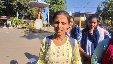 PM श्री कॉलेज में एबीवीपी का उग्र हंगामा: प्रिंसिपल का चेंबर घेरकर खाली कुर्सी पर चिपकाए आरोप– SDM ने पहुंचकर कराया शांत” एक छात्रा ने बैतूल कॉलेज में धूम्रपान से लेकर मादक पदार्थों के सेवन को लेकर उठाए सवाल