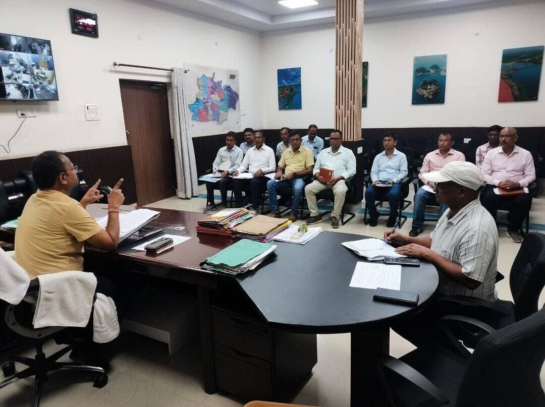 भागलपुर जिले में लगेंगे 5.71 लाख से अधिक पौधे! 'विकसित भारत जी राम जी' योजना के तहत डीडीसी की बड़ी बैठक, पूरी खबर Comment Box में