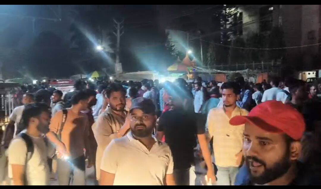 TRE-4 समेत विभिन्न मांगों को लेकर छात्रों का प्रदर्शन, शिक्षा मंत्री मिथिलेश तिवारी का पुतला फूंका
<nis:link nis:type=tag nis:id=सहरसा nis:value=सहरसा nis:enabled=true nis:link/> <nis:link nis:type=tag nis:id=saharsanews nis:value=SaharsaNews nis:enabled=true nis:link/> <nis:link nis:type=tag nis:id=tre4 nis:value=TRE4 nis:enabled=true nis:link/> <nis:link nis:type=tag nis:id=छात्रप्रदर्शन nis:value=छात्रप्रदर्शन nis:enabled=true nis:link/> <nis:link nis:type=tag nis:id=शिक्षामंत्री nis:value=शिक्षामंत्री nis:enabled=true nis:link/> <nis:link nis:type=tag nis:id=मिथिलेशतिवारी nis:value=मिथिलेशतिवारी nis:enabled=true nis:link/> <nis:link nis:type=tag nis:id=पुतलादहन nis:value=पुतलादहन nis:enabled=true nis:link/> <nis:link nis:type=tag nis:id=बिहारन्यूज nis:value=बिहारन्यूज nis:enabled=true nis:link/> <nis:link nis:type=tag nis:id=studentprotest nis:value=StudentProtest nis:enabled=true nis:link/> <nis:link nis:type=tag nis:id=biharnews nis:value=BiharNews nis:enabled=true nis:link/>