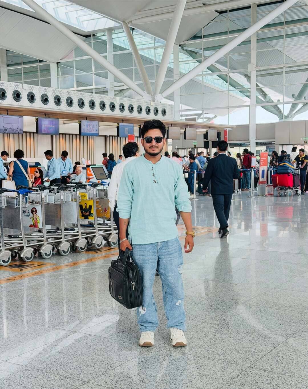 *दूसरों की रफ्तार देख कर अपनी चाल पर शक मत कीजिए,*
सबकी किस्मत की घड़ी का समय अलग होता है..!!*
@ishq_e_lucknowi
<nis:link nis:type=tag nis:id=viralreeĺs nis:value=viralreeĺs nis:enabled=true nis:link/> <nis:link nis:type=tag nis:id=lovenature nis:value=lovenature nis:enabled=true nis:link/> <nis:link nis:type=tag nis:id=delhincr nis:value=delhincr nis:enabled=true nis:link/> <nis:link nis:type=tag nis:id=airport nis:value=airport nis:enabled=true nis:link/>