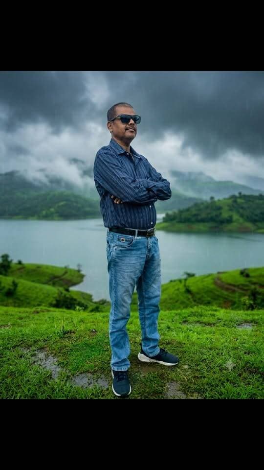 मैंने देख ली है सच्चाइयाँ
ज़िंदगी की क़रीब से।
मुझे अब ये सबर,
ये भरोसें, ये उम्मीद,
सब बेकार की बातें लगती है।