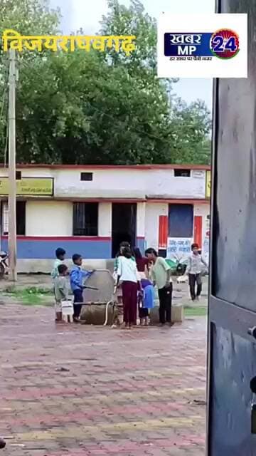 शासकीय प्राथमिक स्कूल के बच्चे धो रहे थाली वीडियो सोशल मीडिया पर वायरल