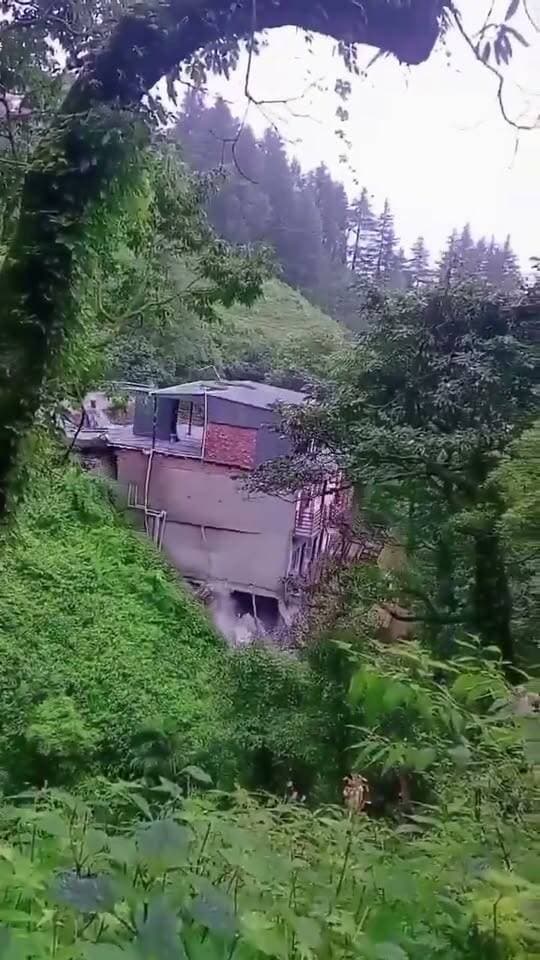 * अत्यधिक बारिश का भयावह नतीजा देखिए,
* मसूरी में चंद सैकेंड में गिरा मकान..
#landslide #Mussoorie #heavyrain #housecollapsed