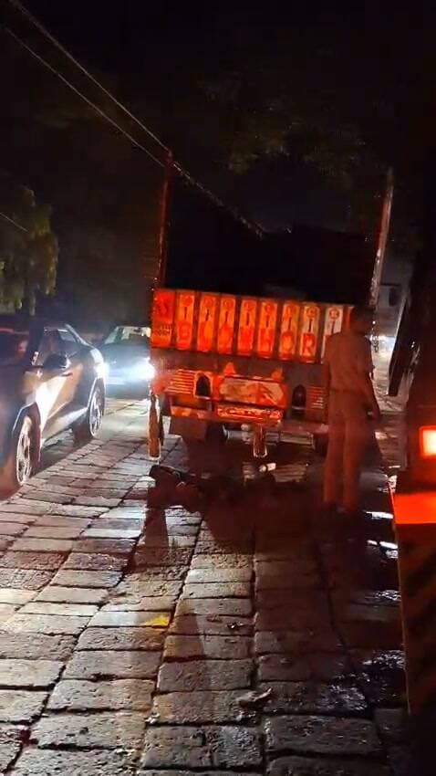आज फिर एक और ट्रक खराब हुआ अटाली गांव आदर्श में फिर लगा भयंकर जाम