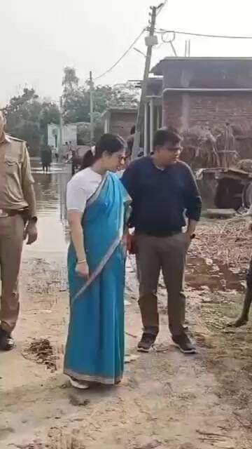 हापुड़- बाढ़ प्रभावित क्षेत्रों में डीएम ने लिया जायजा, राहत कार्य तेज करने के निर्देश #shorts