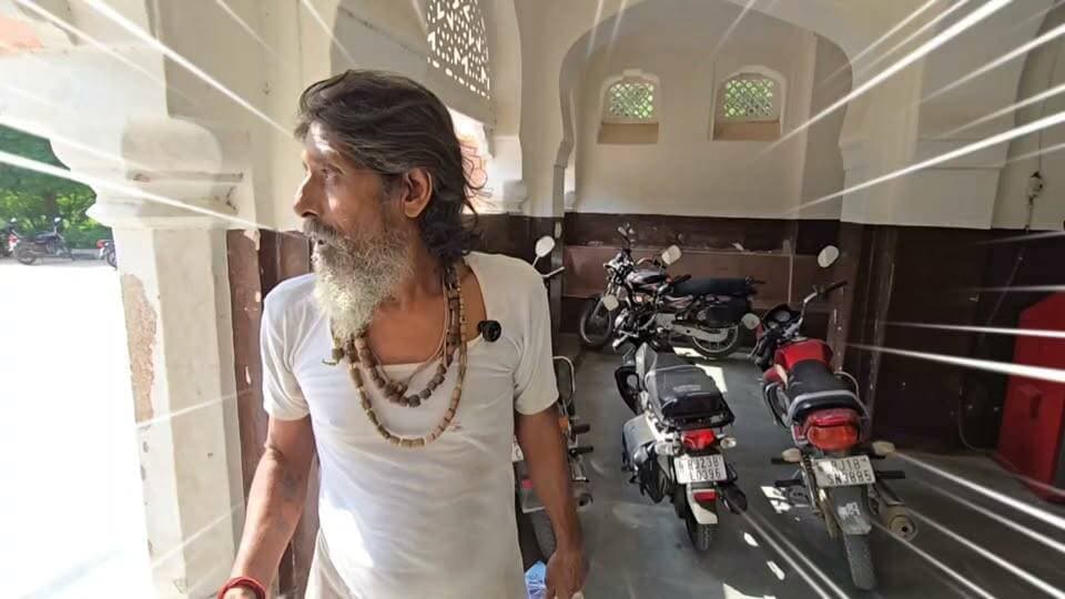 #Nawalgarh : रेलवे पुलिस ने काटे चालान, आम लोगों का विरोध प्लेटफार्म पर खड़ी गाड़ियों का क्यों नहीं कट रहा चालान?