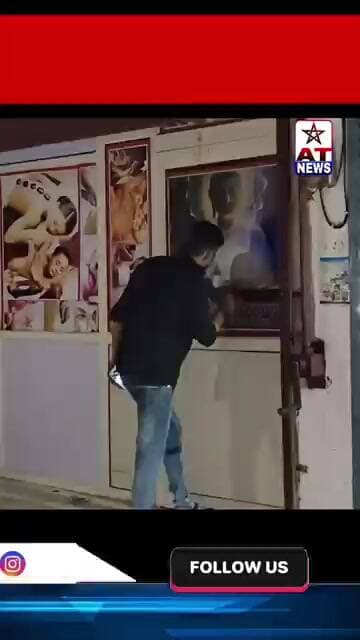 AT News स्पा सेंटर पर पुलिस रेड के बाद उठे सवाल, एक घंटे बाद युवतियों को निकलने से कार्रवाई पर संदेह