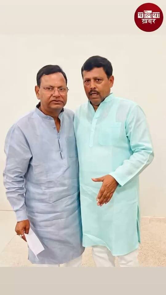 बलिया के बैरिया में ई दिनेश सिंह की सक्रियता ने बढ़ाई लोगों की धड़कने, दावेदारों की लंबी कतार में नया चेहरा-सामाजिक सेवा से राजनीति की राह पर ई. दिनेश सिंह, सरकारी सेवा से सामाजिक योद्धा और अब राजनीतिक सेवा…
अब बैरिया विधानसभा की दावेदारी में ई. दिनेश सिंह का नाम चर्चा का केंद्र!
#Balliakhabar #bairia #BairiaAssembly #ballia #UPPolitics #bairiapolitics #PoliticalNews #ईदिनेशसिंह #बलिया #बलियाकीराजनीति #राजनीति