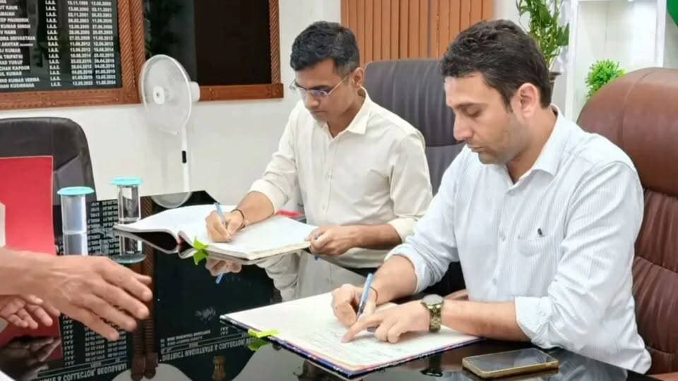 बेगूसराय के नए DM रिची पांडेय ने संभाला पदभार, सुशासन और जनसमस्याओं का समाधान पहली प्राथमिकता