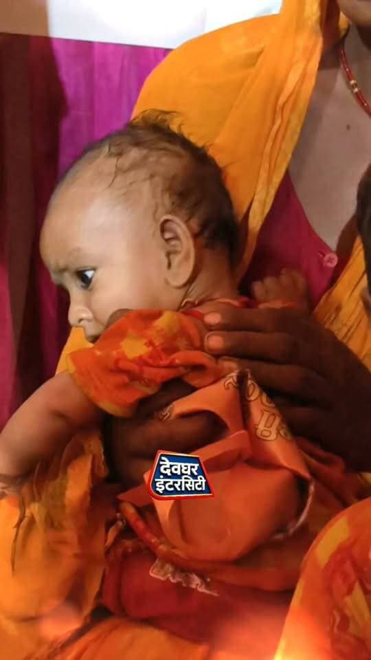 दो माह की बेटी को डोली में बैठाकर,बाबा दर्शन के लिए दंड देते पहुंचे एक पिता के एहसास को सलाम करने पहुंचे देवघर महापौर रवि राउत,