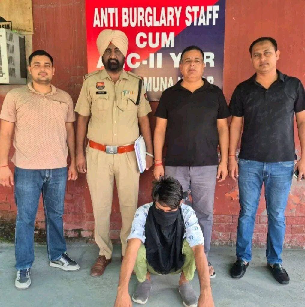 एंटी बरगली स्टाफ कम एंटी नारकोटिक सेल-2 की टीम ने करीब 10 लाख रुपए कीमत की 261.44 ग्राम हेरोइन (स्मैक) सहित एक आरोपी को किया गिरफ्तार। जिसकी पहचान सहारनपुर के गांव मोहल्ला सराया गंगोह निवासी दानिश पुत्र समीम के नाम से हुई।