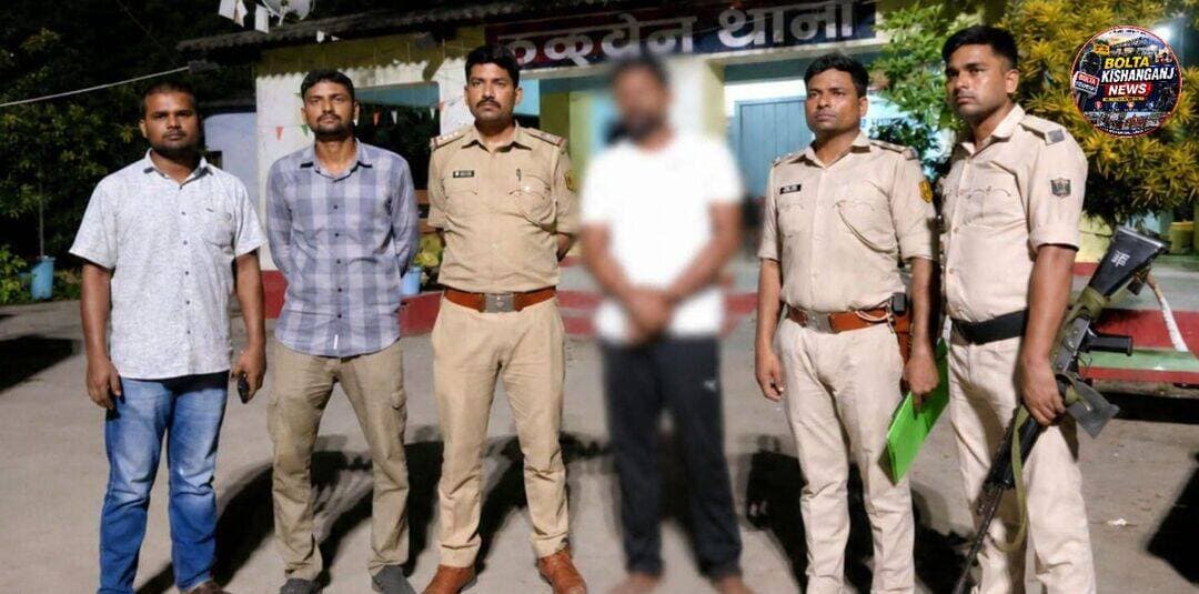 किशनगंज के जिले के ठाकुरगंज विधानसभा के जेडीयू विधायक गोपाल अग्रवाल के खिलाफ सोशल मीडिया पर आपत्तिजनक शब्दों का इस्तेमाल करना एक युवक को महंगा पड़ गया। मामले में ठाकुरगंज पुलिस ने कार्रवाई करते हुए आरोपी युवक को कटिहार जिले के कदवा से गिरफ्तार किया है। पुलिस के अनुसार, आरोपी द्वारा सोशल मीडिया पर विधायक के खिलाफ आपत्तिजनक टिप्पणी की गई थी। शिकायत मिलने के बाद पुलिस ने मामले की जांच शुरू की और आरोपी की पहचान कर उसे कदवा से गिरफ्तार कर लिया। गिरफ्तारी के बाद पुलिस आरोपी युवक से पूछताछ कर रही है। मामले में आगे की कानूनी कार्रवाई की जा रही है।