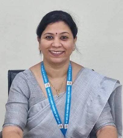 *सतना की महिला शिक्षक डॉ. अर्चना शुक्ला को राष्ट्रपति (नेशनल ) पुरस्कार*
सतना की विज्ञान शिक्षिका डॉ. अर्चना शुक्ला का चयन राष्ट्रीय शिक्षक सम्मान 2026 (राष्ट्रपति पुरस्कार) के लिए हुआ है।
डॉ. शुक्ला वर्तमान में शासकीय सांदीपनी महात्मा गांधी उच्चतर माध्यमिक विद्यालय, भेल, भोपाल में पदस्थ हैं… सतना के वेंकट एक से शुरू हुआ था अभियान।