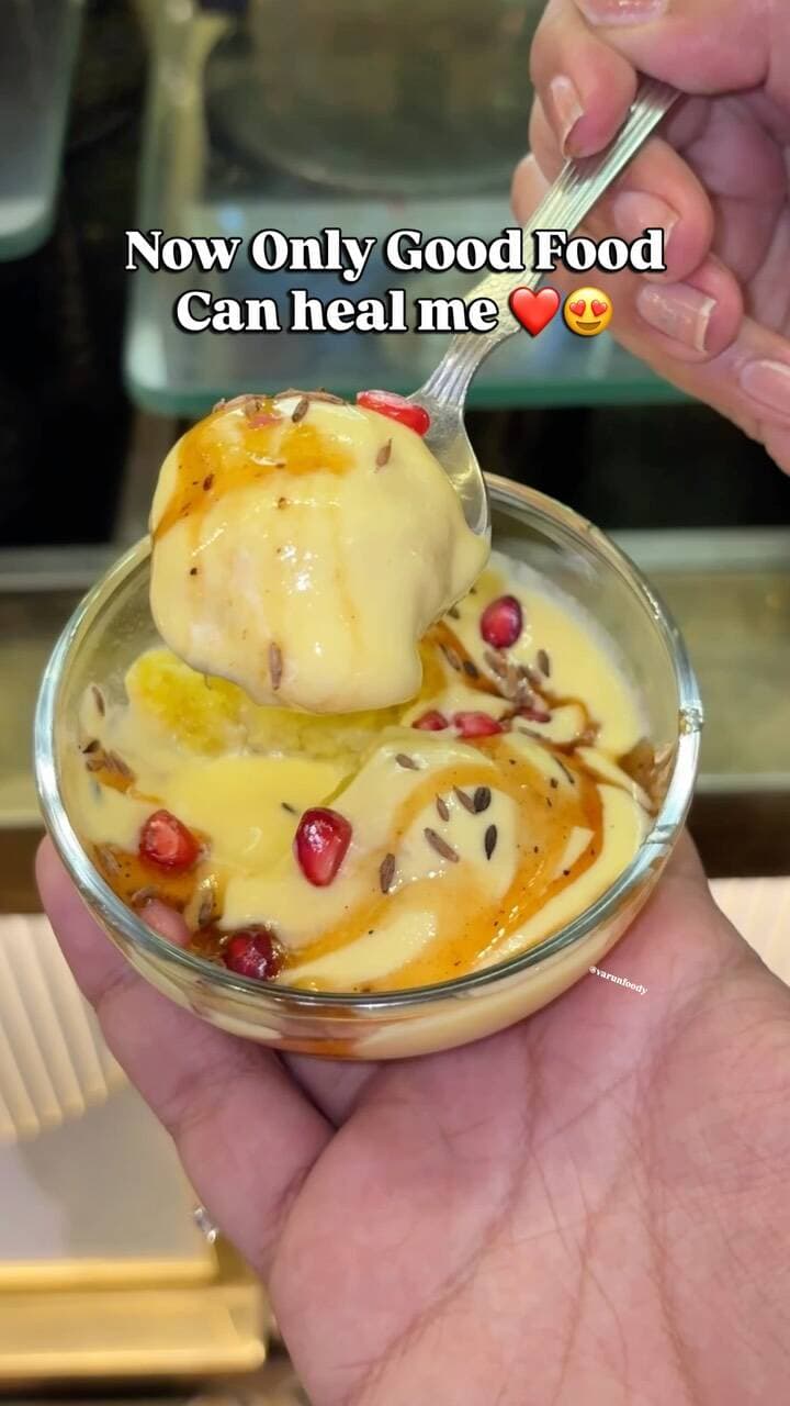 Mango Dahi Bhalla ❤️🤌
.
.
.
.
Follow Us @varunfoody ❤️ 🤤⚠️
.
Follow Us @varunfoody 🔥
.
Comment & Share 📍❤️❤️
.
Dahi Bhalla , food lover , street food lover , delhi , streetfood ,north indian food , drinks , summers , india , corporate, food lovers
.
Hashtag:-
#dahibhalla #streetfoodindia #streetfoodlover #streetfooddelhi