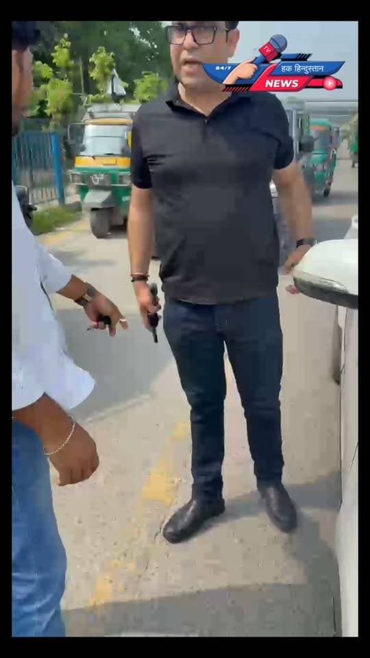 🚨 गुरुग्राम ब्रेकिंग 🚨
रईसजादे का हाई-वोल्टेज ड्रामा!
सरेराह पिस्टल लहराकर दी धमकी
ओल्ड दिल्ली रोड पर गाड़ी को लेकर विवाद
पिस्टल लहराने का VIDEO सोशल मीडिया पर वायरल