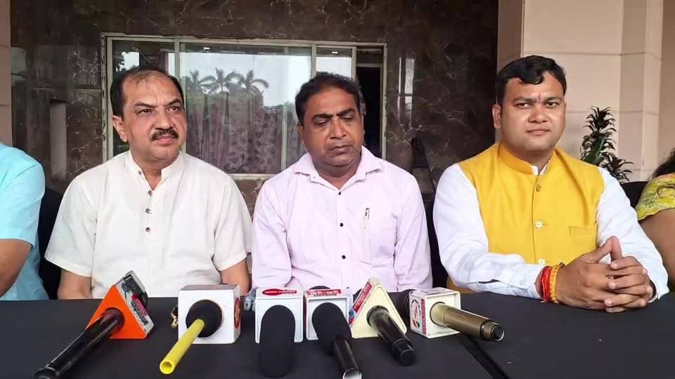 देखिए... बृज महोत्सव को लेकर संस्कार भारती की क्या है रूप रेखा.. सुनिए पूरी टीम की मौजदगी मे हो रही press confrence... टीम मे हरवीर चौधरी, नरेंद्र बंसल, दीपक कटारिया,कुशल अग्रवाल, प्रदीप अग्रवाल, विमल मेहरा,प्रमोद मित्तल, सुषमा अग्रवाल..live 🔴
#rudrapurnews Pushkar Singh Dhami BJP Uttarakhand Indian National Congress