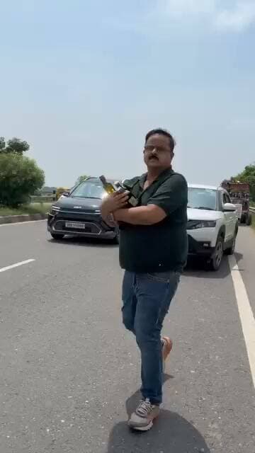 ई बिहार है भैया यहां लोग दारू भी लुट लेते है पटना बख्तियारपुर हाईवे पर दारू से भरी गाड़ी का हुआ एक्सीडेंट गाड़ी वाला गाड़ी छोड़ हुआ फरार। मौके पर मौजूद लोगों ने लुट ली दारू की बोतलें 😁😁😁
#viralreelsシ #viralnews #ViralNewsBihar
