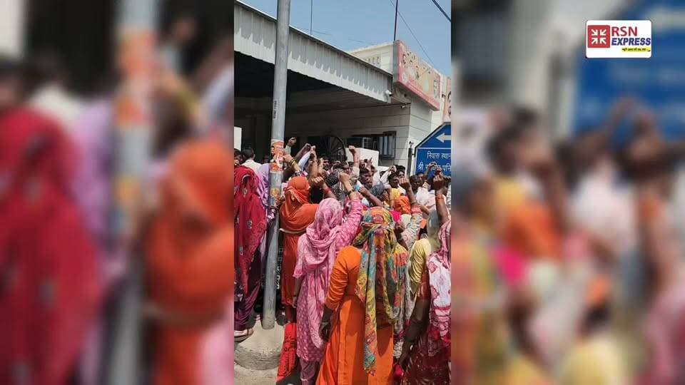 नलवा विधायक रणधीर पनिहार के दफ्तर पहुंचे नगर निगम कर्मचारी, 17वें दिन भी मांगों को लेकर सौंपा ज्ञापन
कर्मचारियों का ऐलान—जब तक मांगें पूरी नहीं होंगी, तब तक प्रदर्शन ऐसे ही जारी रहेगा।